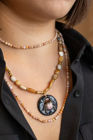 Collier Khepri Corail Jade noir