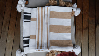 Coussin carré en coton – par Jolila
