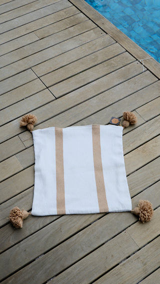 Coussin carré en coton – par Jolila