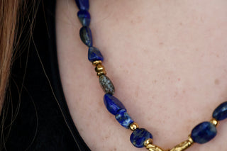 Collier Khepri Lapis Lazuli blanc